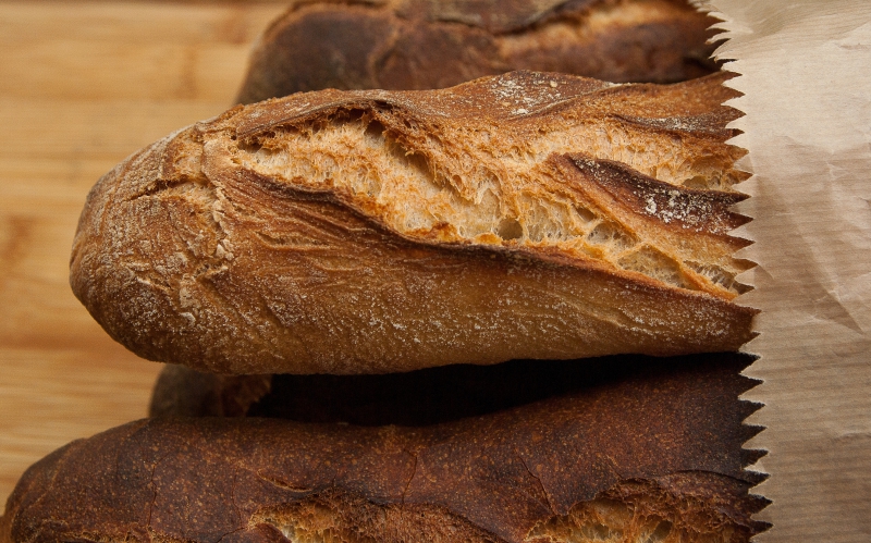 vitrine-VALBONNE-min_dish-food-baking-cuisine-bread-bakery-399077-pxhere.com